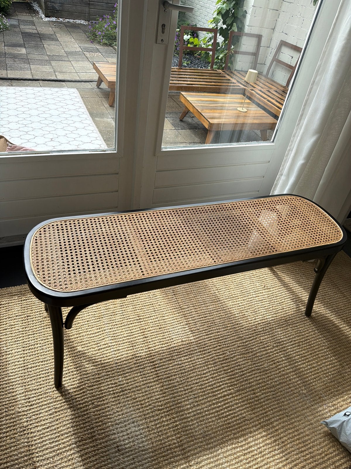 Zwart rotan bankje - 122 cm lang, Huis en Inrichting, Banken | Sofa's en Chaises Longues, Ophalen, Gebruikt, Minder dan 75 cm