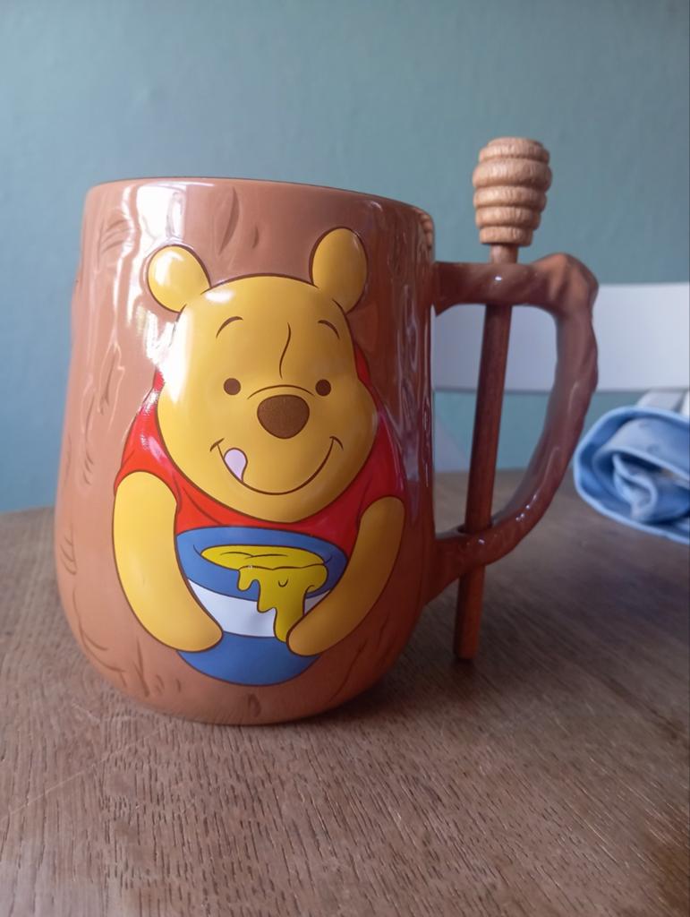 Disney Winnie de Poeh Mok met Honinglepel, Overige typen, Ophalen of Verzenden, Zo goed als nieuw, Steen/keramiek