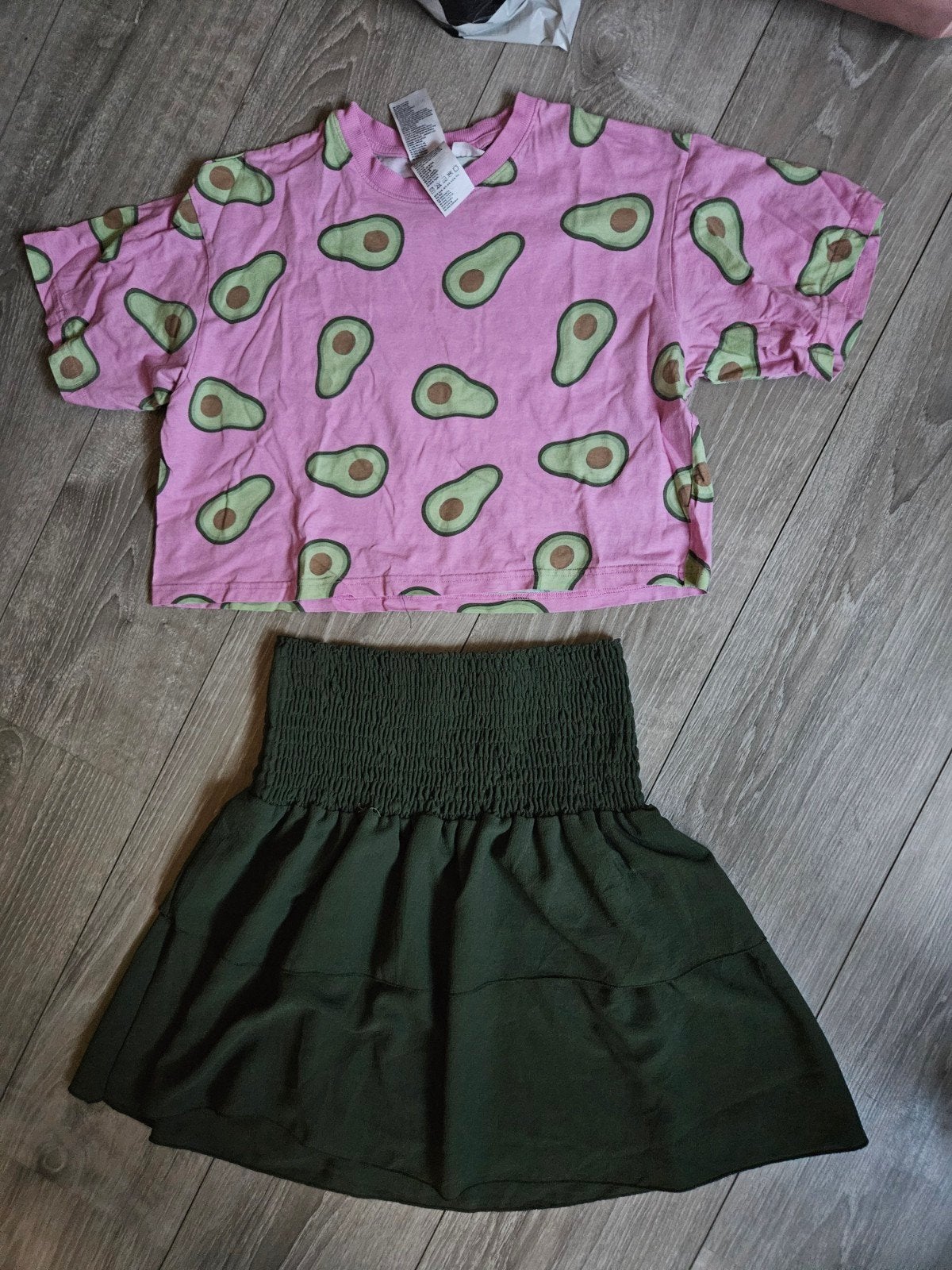 Leuke set: Roze shirt met avocado's en groen rokje, Kinderen en Baby's, Ophalen of Verzenden, Gebruikt, Meisje, Setje