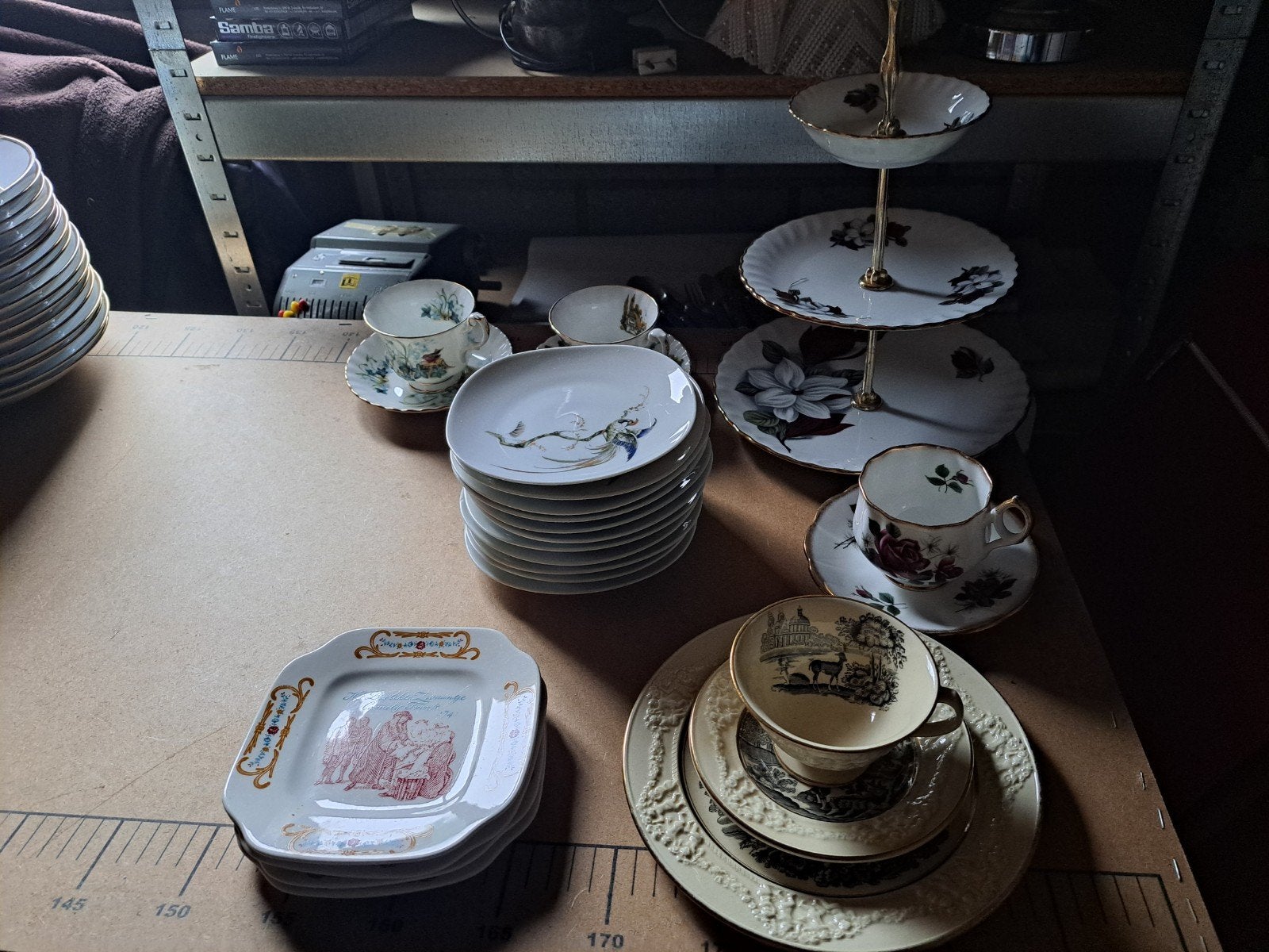 Diverse Vintage Serviescollectie: Borden, Kopjes, Etagère, Ophalen of Verzenden