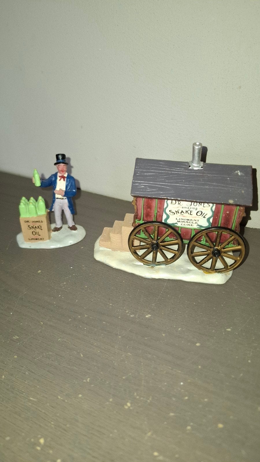 Lemax Carnival Miracle Cure set of 2 kerstdorp kermis kerst, Ophalen of Verzenden