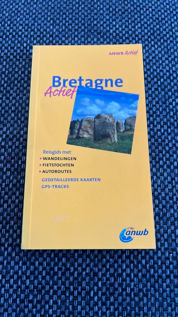Bretagne, Fiets- of Wandelgids, Europa, Ophalen of Verzenden, Zo goed als nieuw