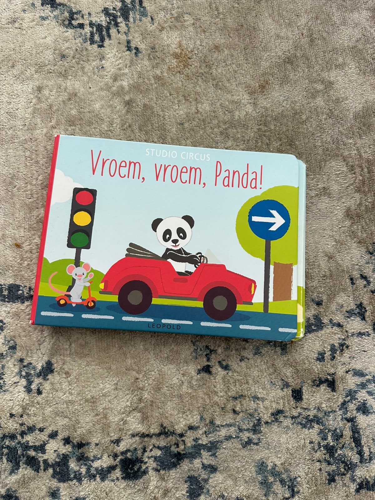 Uitklapboek Studio Circus - Vroem, vroem, panda!, Ophalen of Verzenden, Zo goed als nieuw, Uitklap-, Voel- of Ontdekboek, 2 tot 3 jaar