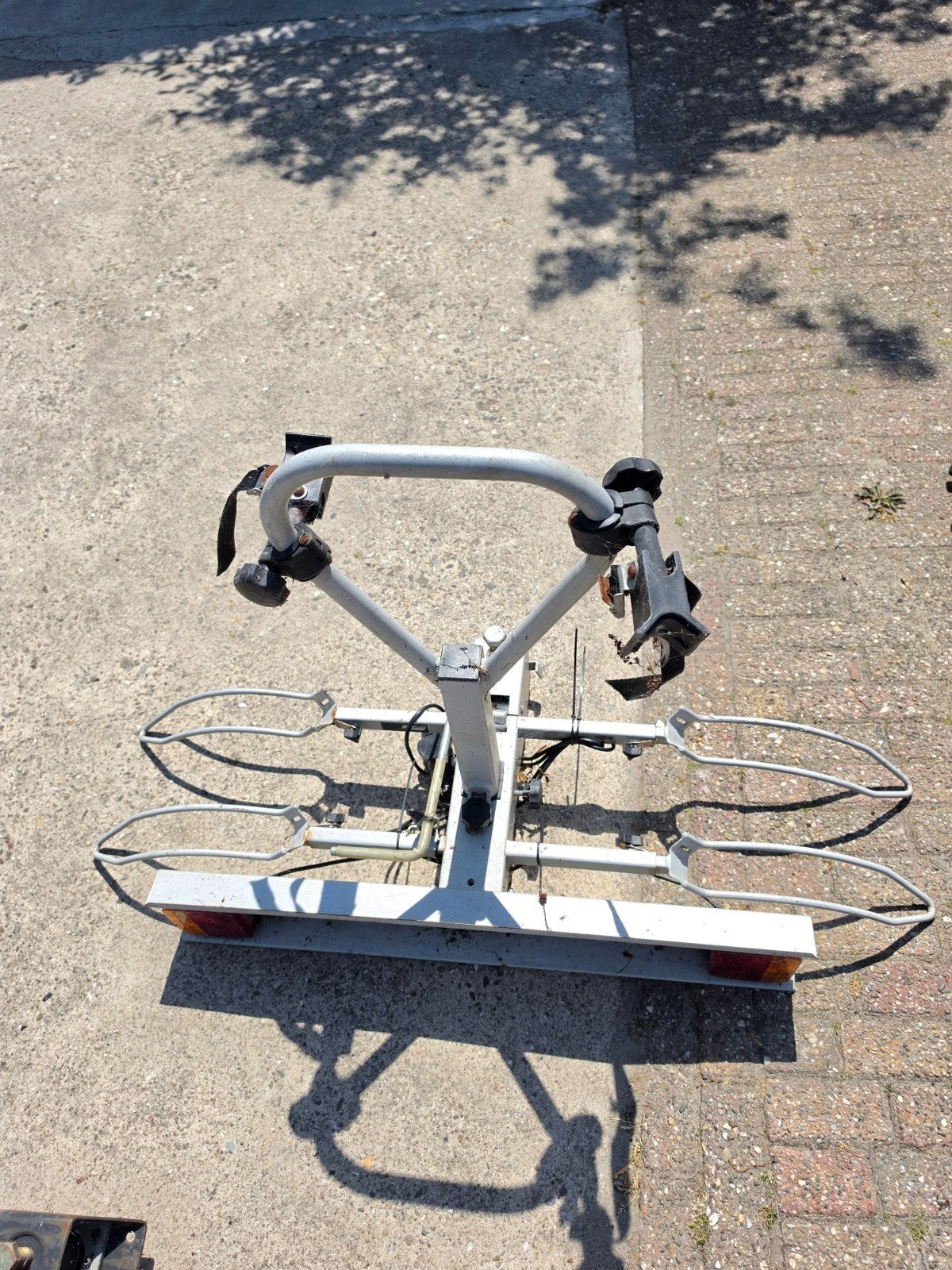 Fietsendrager, Ophalen, Trekhaakdrager