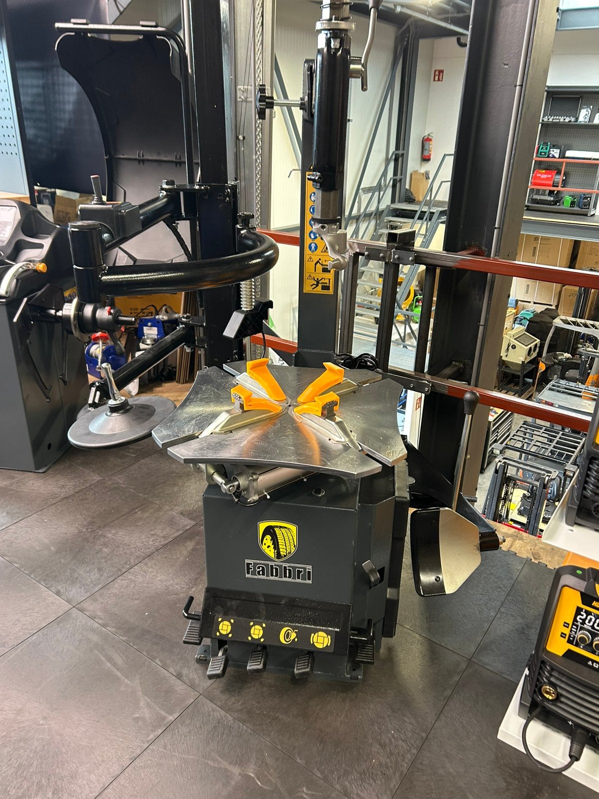 Fabbri bandendemonteermachine, Ophalen, Nieuw
