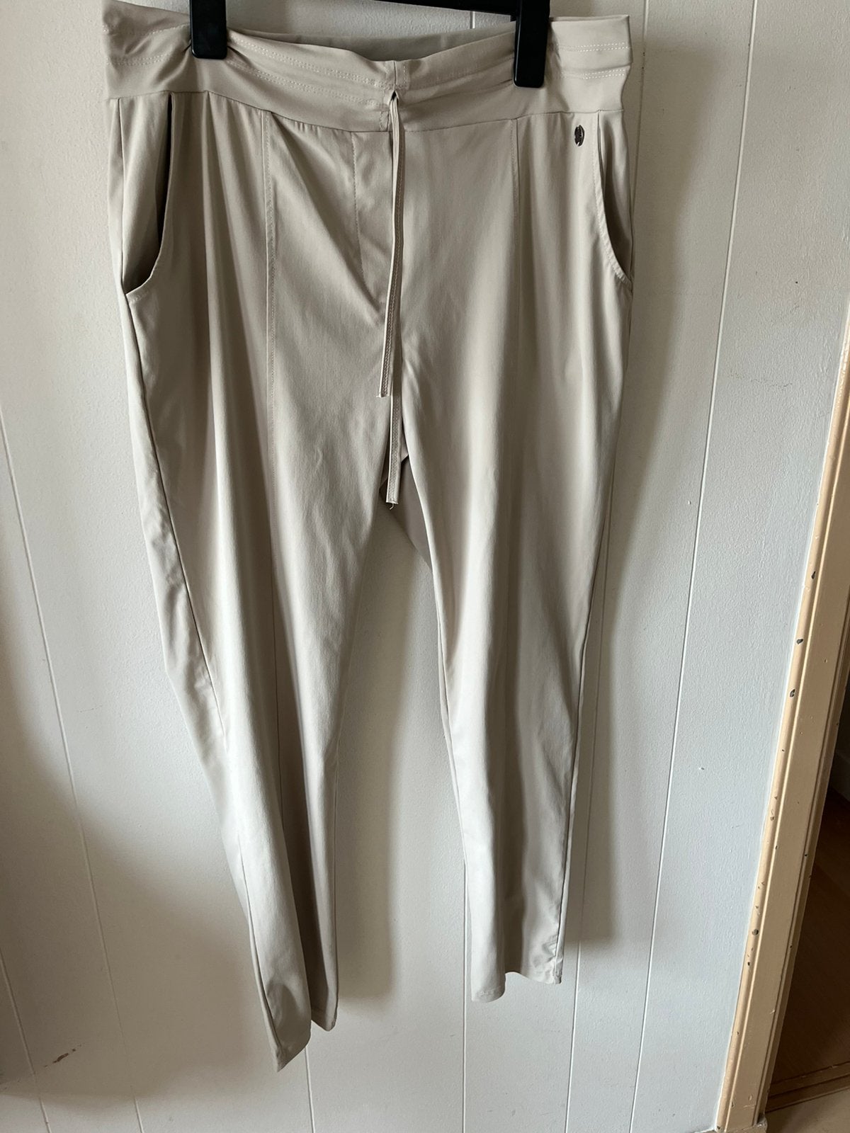 Triple Nine crème travelbroek in nieuwstaat, Maat 38/40 (M), Beige, Ophalen of Verzenden, Zo goed als nieuw