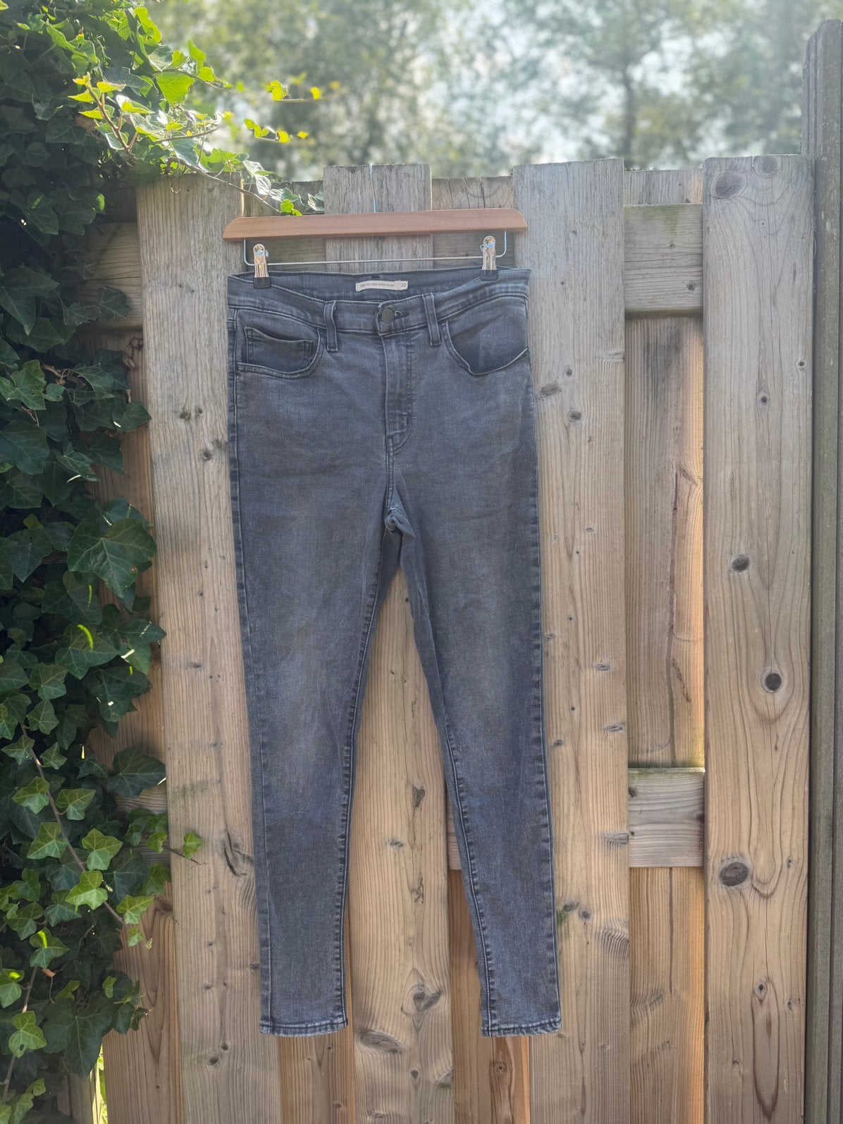 Levi’s 720 High Rise Super Skinny – maat W30, Ophalen of Verzenden, Zo goed als nieuw, Grijs, W30 - W32 (confectie 38/40)
