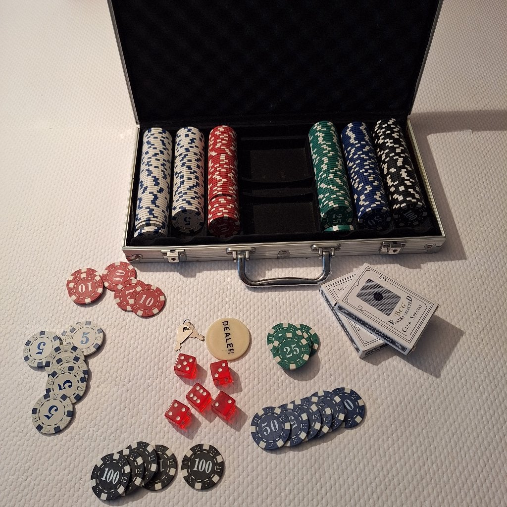 Poker set met aluminium case 300 chips 30€, Ophalen of Verzenden, Zo goed als nieuw
