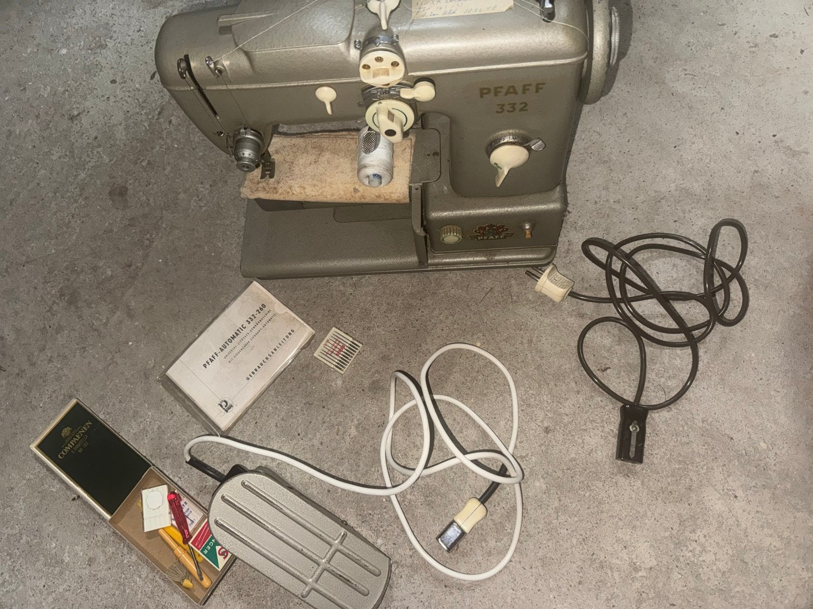 Vintage Pfaff 332 Naaimachine met accessoires, Ophalen, Gebruikt, Naaimachine, Pfaff