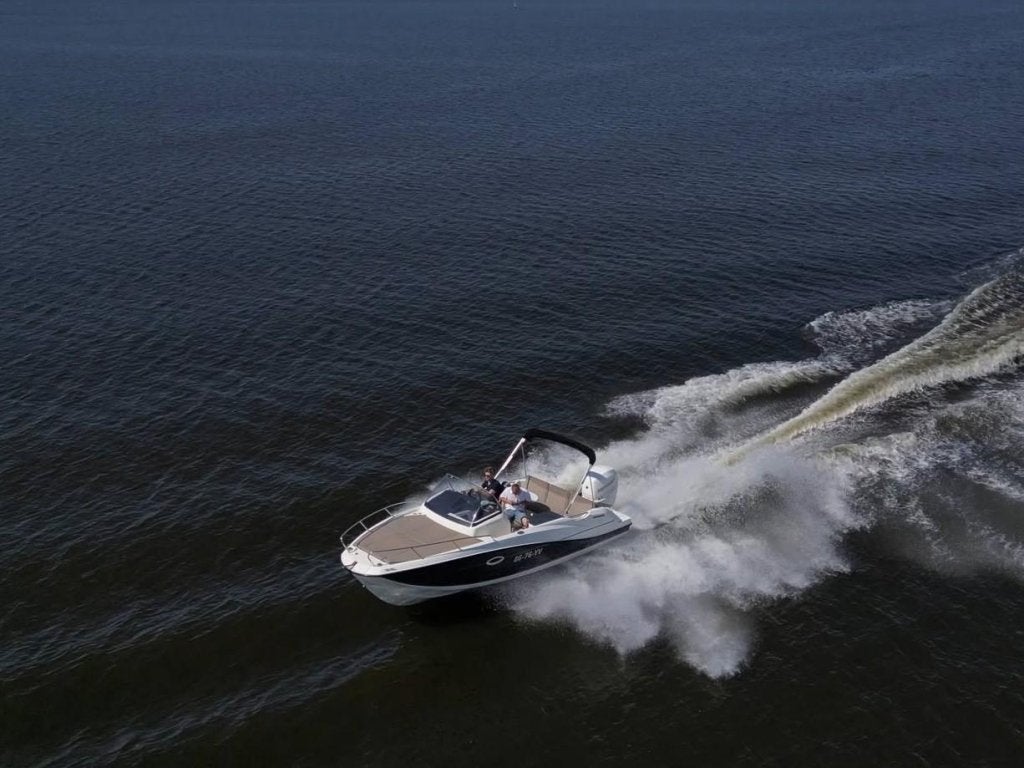 Quicksilver 675 Sundeck - 300 pk Mercury | 90 km/u | 360 hr., Watersport en Boten, Vis- en Consoleboten, Gebruikt, Quicksilver