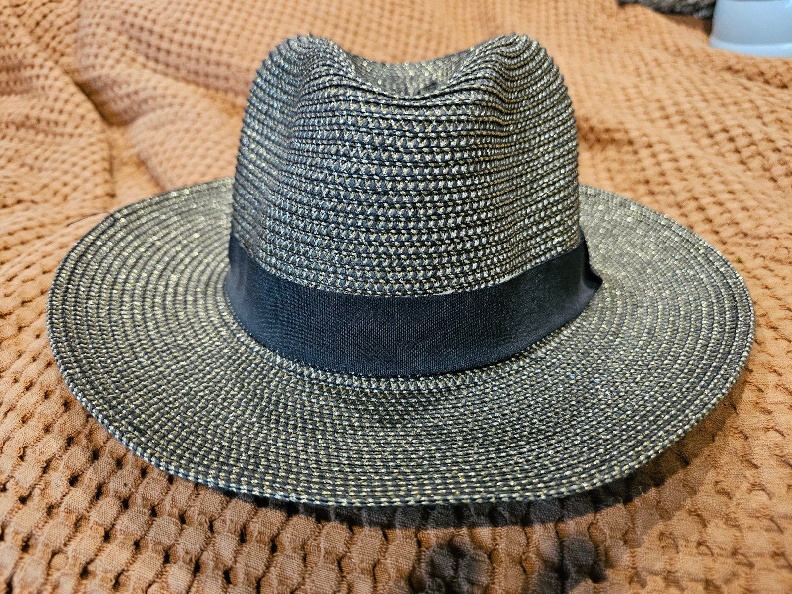 Stijlvolle Fedora Hoed - Zwart/Goud, Hoed, One size fits all, Ophalen of Verzenden, Merkloos