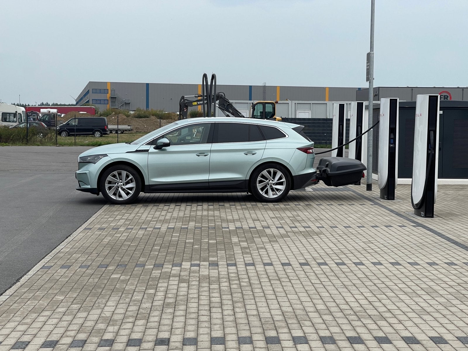 Te huur: trekhaakkoffer: Thule arcos L 400L, Ophalen, Zo goed als nieuw