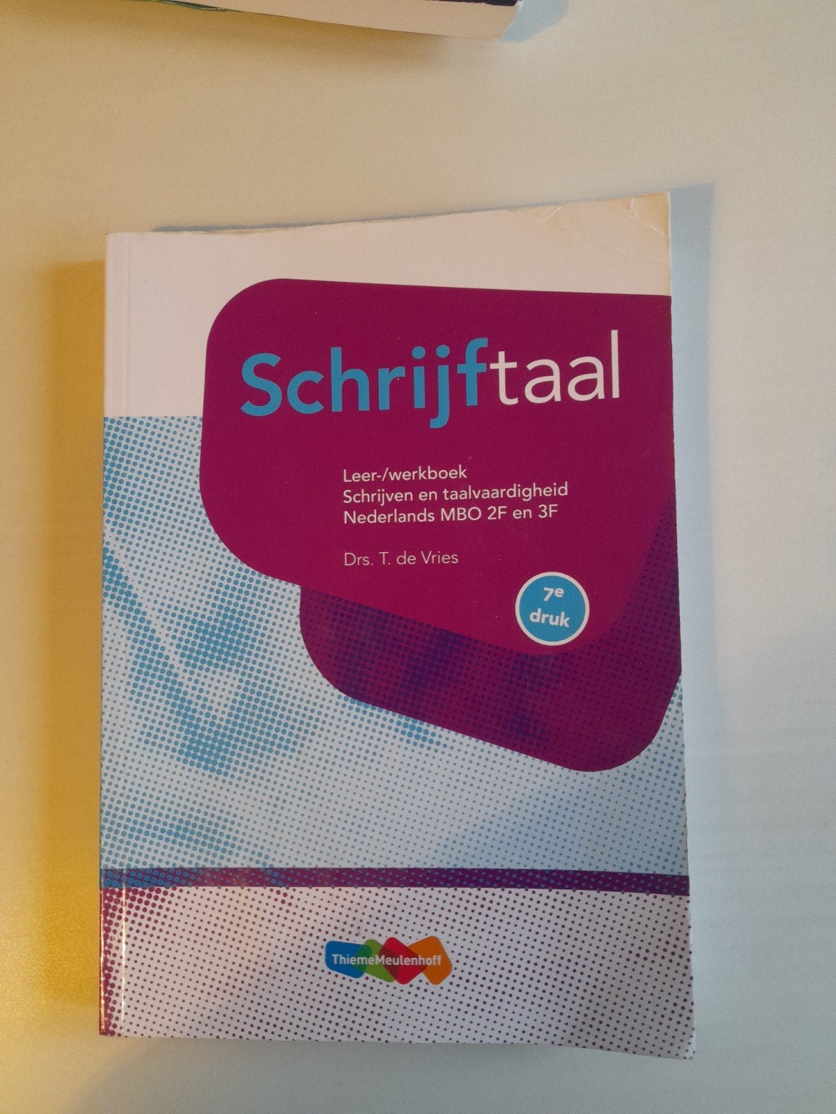 Schrijftaal Leer/werkboek Nederlands MBO 2F en 3F, Ophalen of Verzenden, Zo goed als nieuw, T. de Vries
