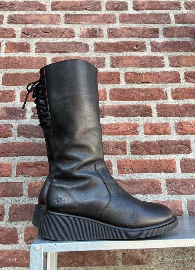 Dr. Martens 3A34 MIE Mid calf wedge zool maat 42, Kleding | Dames, Schoenen, Gedragen, Hoge laarzen, Zwart, Ophalen of Verzenden