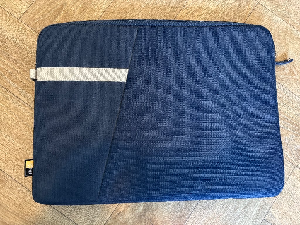 Blauwe laptop hoes 15.6 inch Case Logic, Ophalen of Verzenden, 15 inch, Zo goed als nieuw, Case Logic
