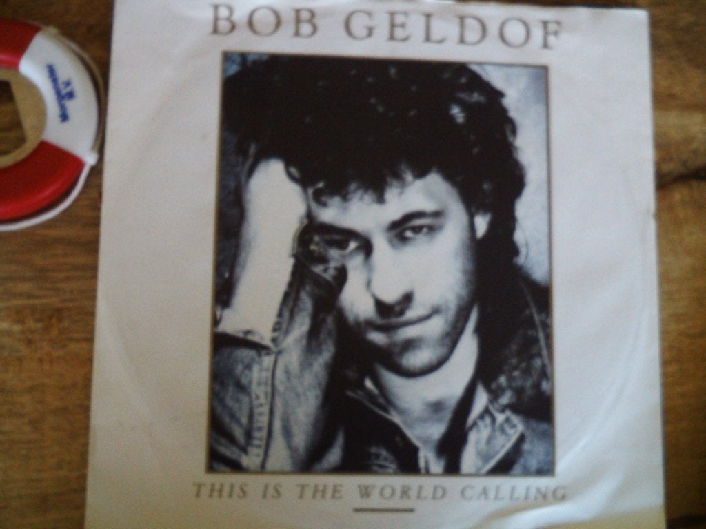 Bob Geldof - This Is The World Calling (7 inch single)  12a, 7 inch, Ophalen of Verzenden, Zo goed als nieuw, Overige typen