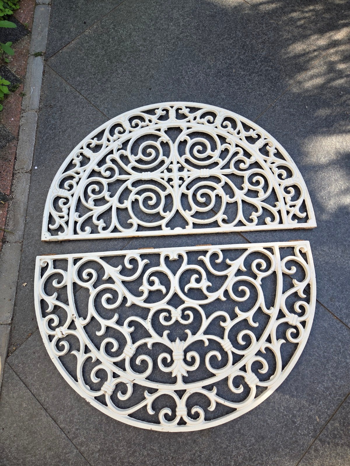 Twee zware ijzeren sierroosters/tuinornamenten, Ophalen of Verzenden