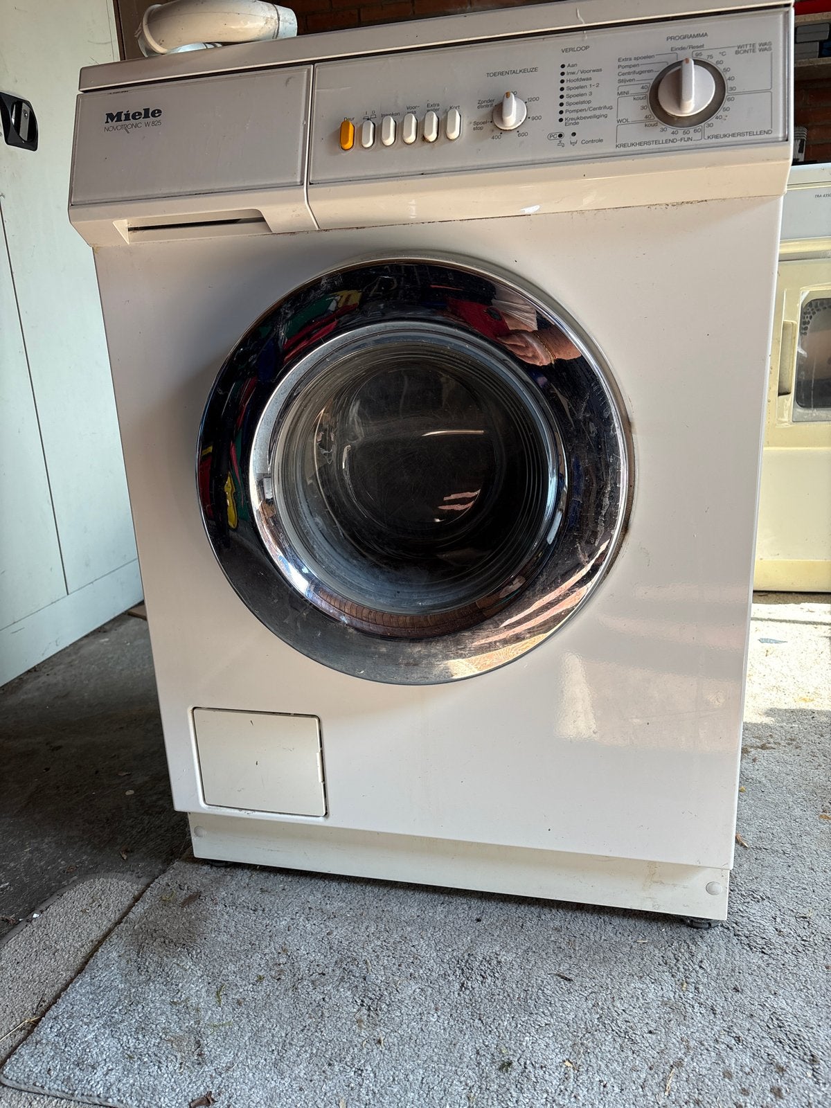 Miele Novotronic W 825 wasmachine - Nog prima voor zijn leef, 6 tot 8 kg, Ophalen of Verzenden, Voorlader, Wolwasprogramma