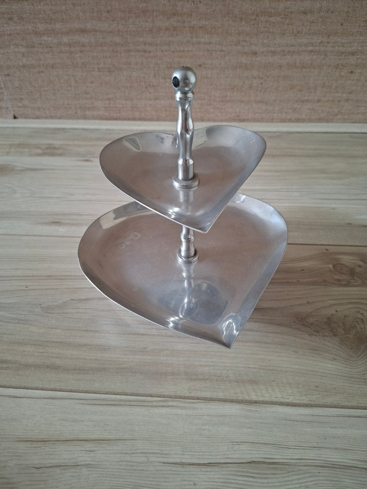 Riverdale zilveren caketray duo hartvormig 22 cm, Huis en Inrichting, Woonaccessoires | Schalen en Manden, Gebruikt, Schaal, Ophalen of Verzenden