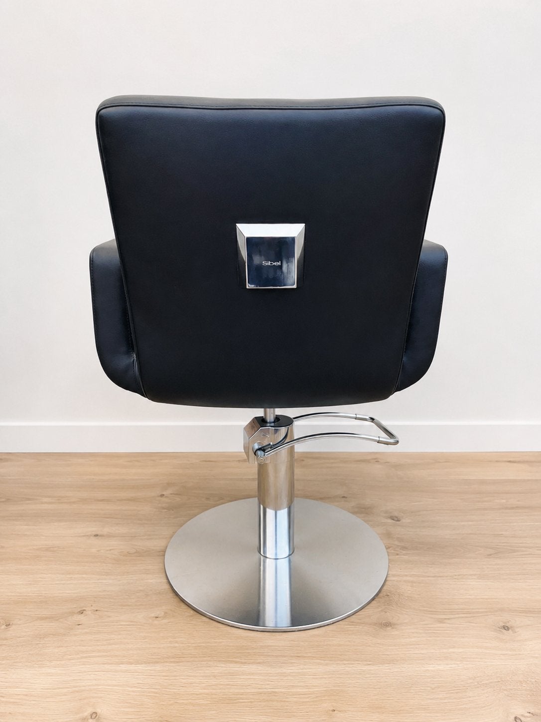 Nette Sibel kappersstoel - Zwart leer, zo goed als nieuw, Huis en Inrichting, Stoelen, Ophalen, Zwart, Leer, Zo goed als nieuw