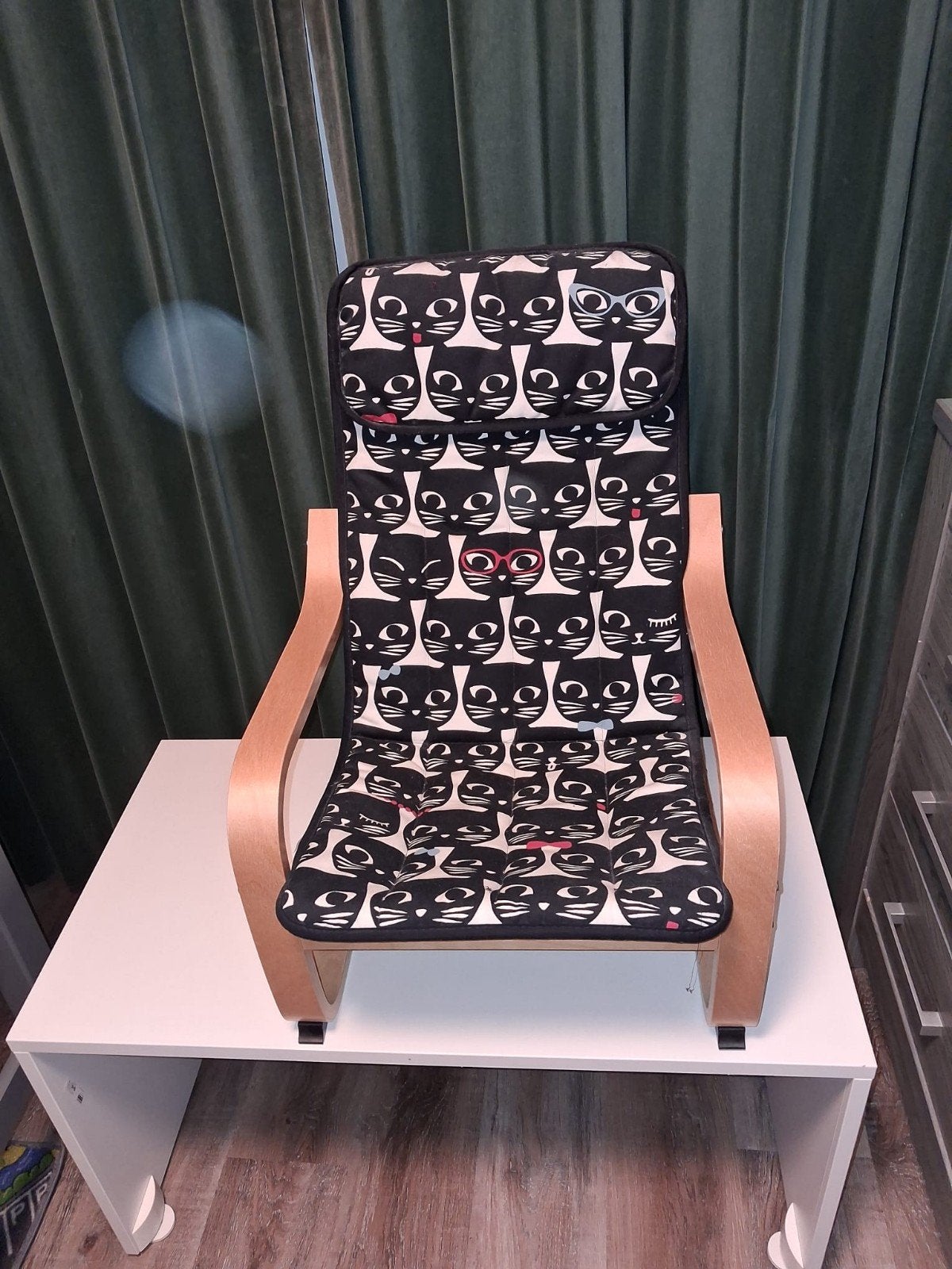 IKEA Poäng kinderfauteuilstoel met Kattenprint Kussen, Modern, Speels, Zwart, Ophalen of Verzenden, Zo goed als nieuw