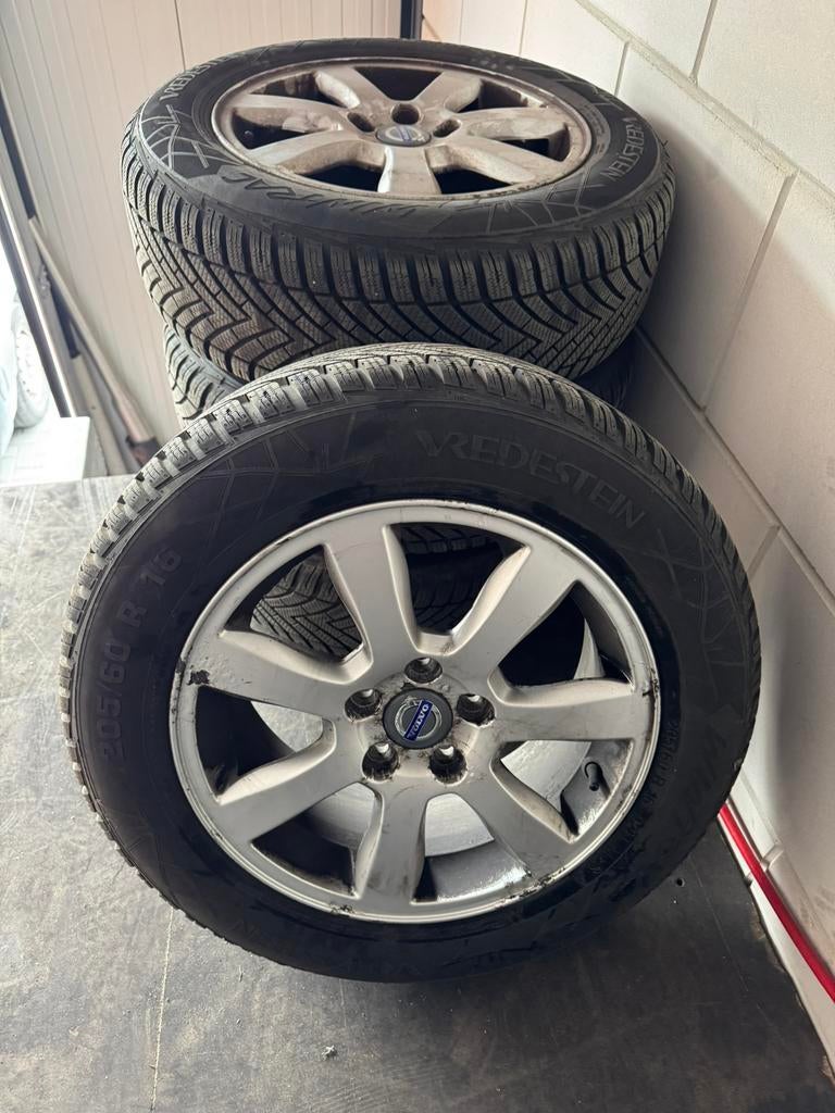 Winterbanden met velg volvo v60, 16 inch, Banden en Velgen, Personenwagen, 205 mm