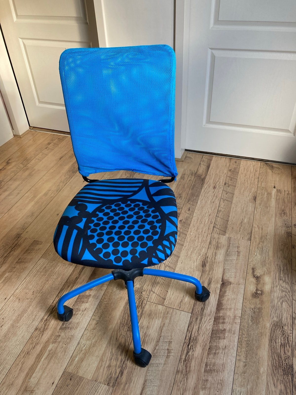 Blauwe bureaustoel met vrolijk patroon, Ophalen, Gebruikt, Blauw, Bureaustoel