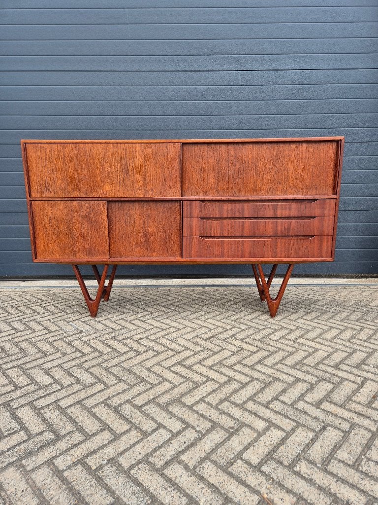 vintage highboard Model 55, ontworpen door Kurt Østervig, Ophalen