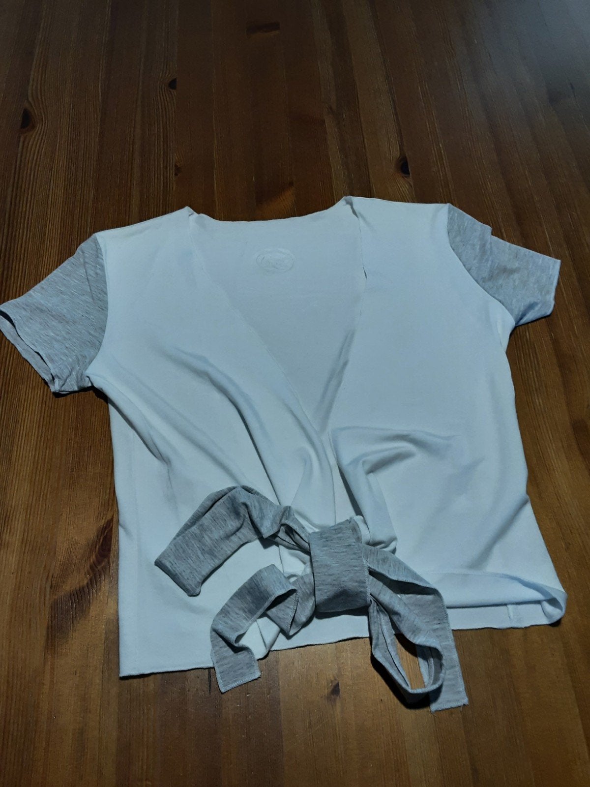 Dans/balletvest wit/grijs met striksluiting, Kleding | Dames, Truien en Vesten, Temps Danse, Ophalen, Nieuw, Wit