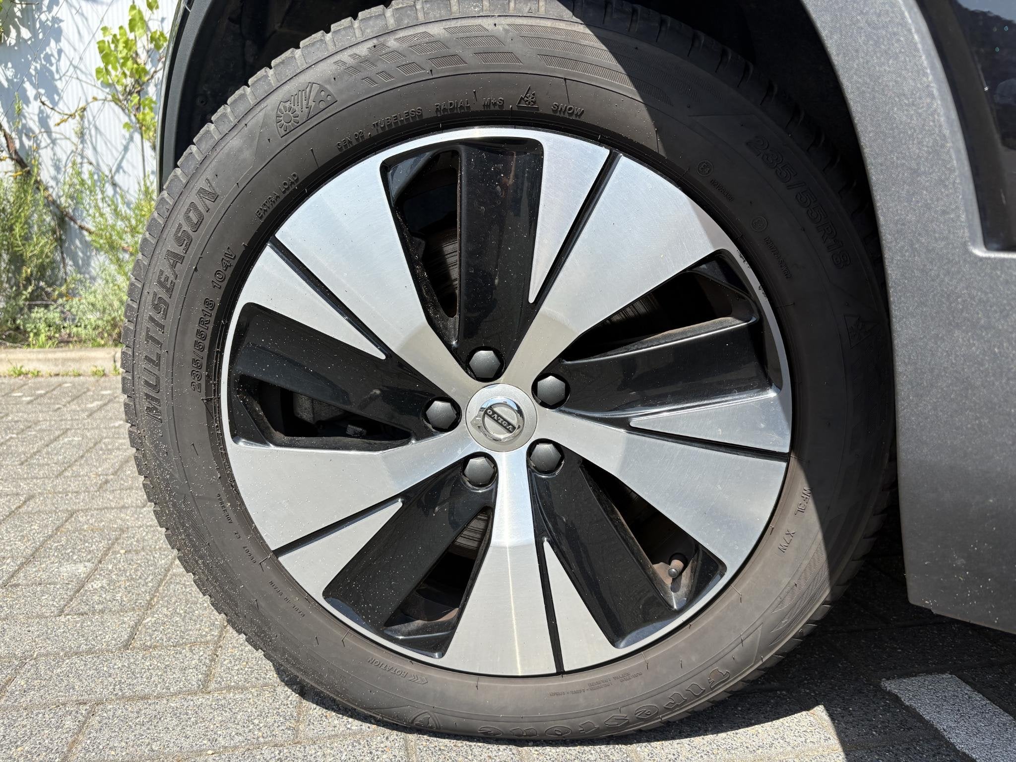 Volvo XC40 Plug-in Hybrid T4 Plus Dark | Facelift | Panorama, Auto's, Stof, Euro 6, 1712 kg, Zwart