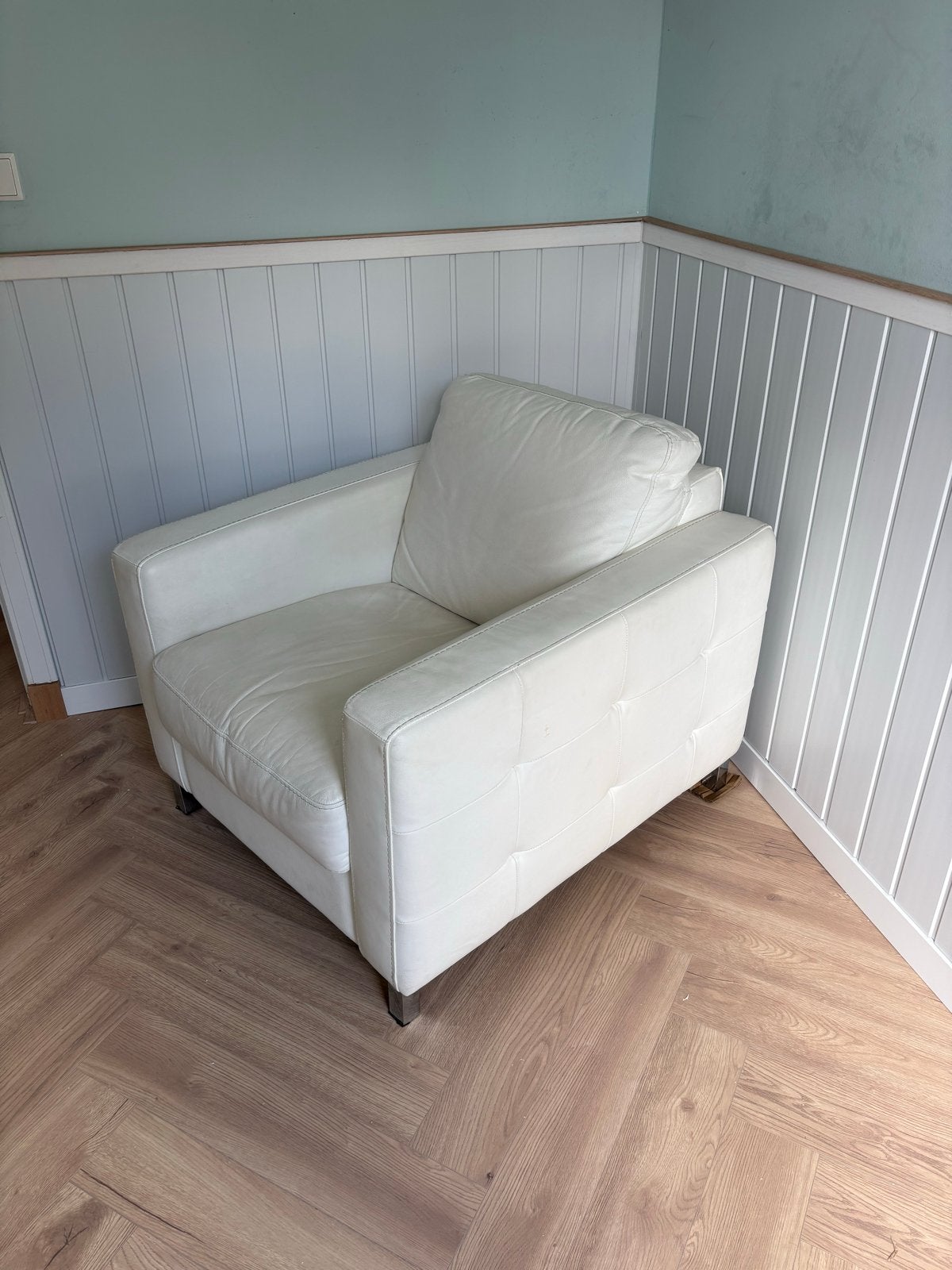 Comfortabele witte leren fauteuil, Ophalen, Gebruikt, 75 tot 100 cm, Leer