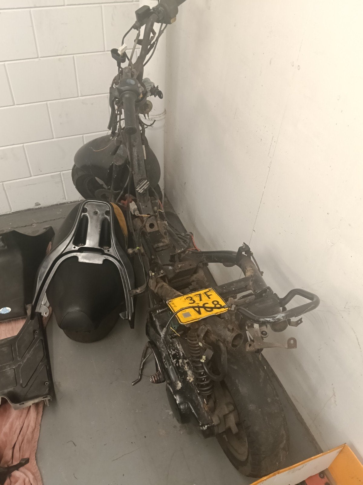 Peugeot Vivacity 2T Frame met papieren en gele plaat, Ophalen, Gebruikt, Frame, Peugeot