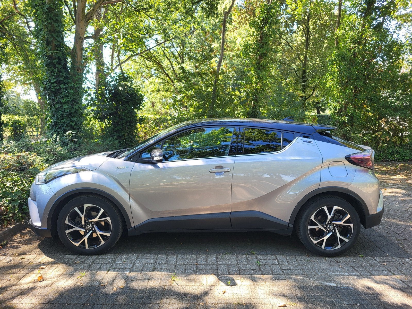 Toyota C-HR 1.8 Hybrid 122pk CVT 2018 Grijs, 725 kg, 4 cilinders, 98 pk, 75 €/maand