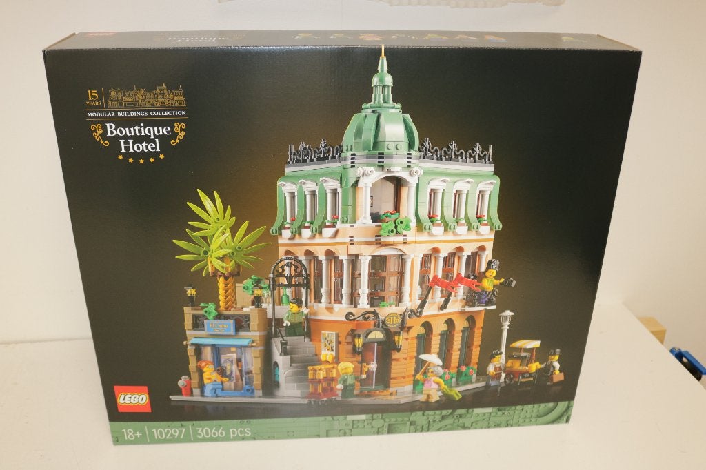 LEGO 10297 Boutique Hotel GESEALD NEW €189, Lego, Nieuw, Ophalen of Verzenden, Ongeopend/sealed