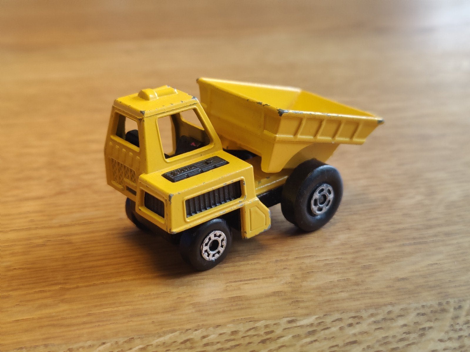 Matchbox Site Dumper GEEL, Ophalen of Verzenden, Bus of Vrachtwagen