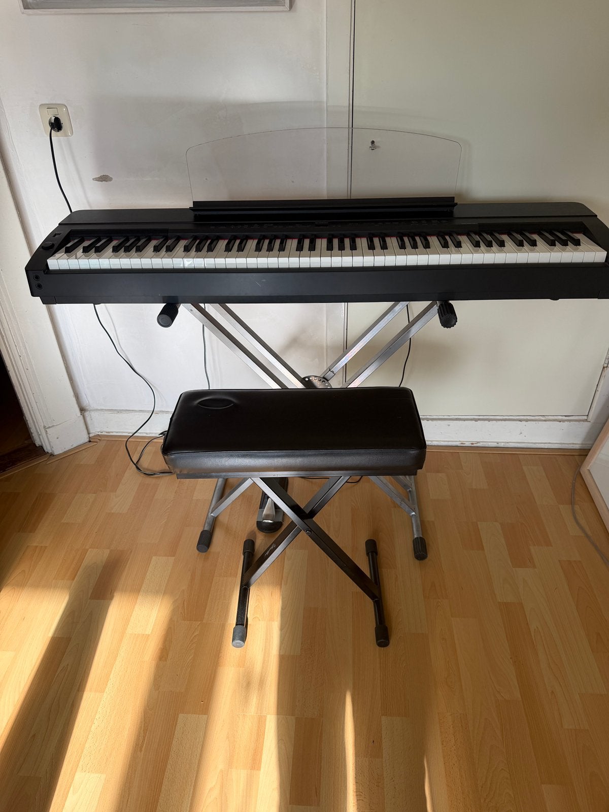 Digitale piano Yamaha P-155 met flightcase en toebehoren., Ophalen, Gebruikt, Zwart, Digitaal