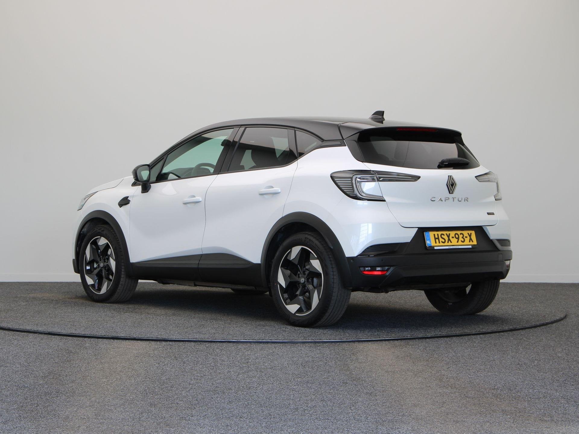 Foto 2 van Renault Captur 1.6 E-Tech full hybrid 145 techno | Achteruit