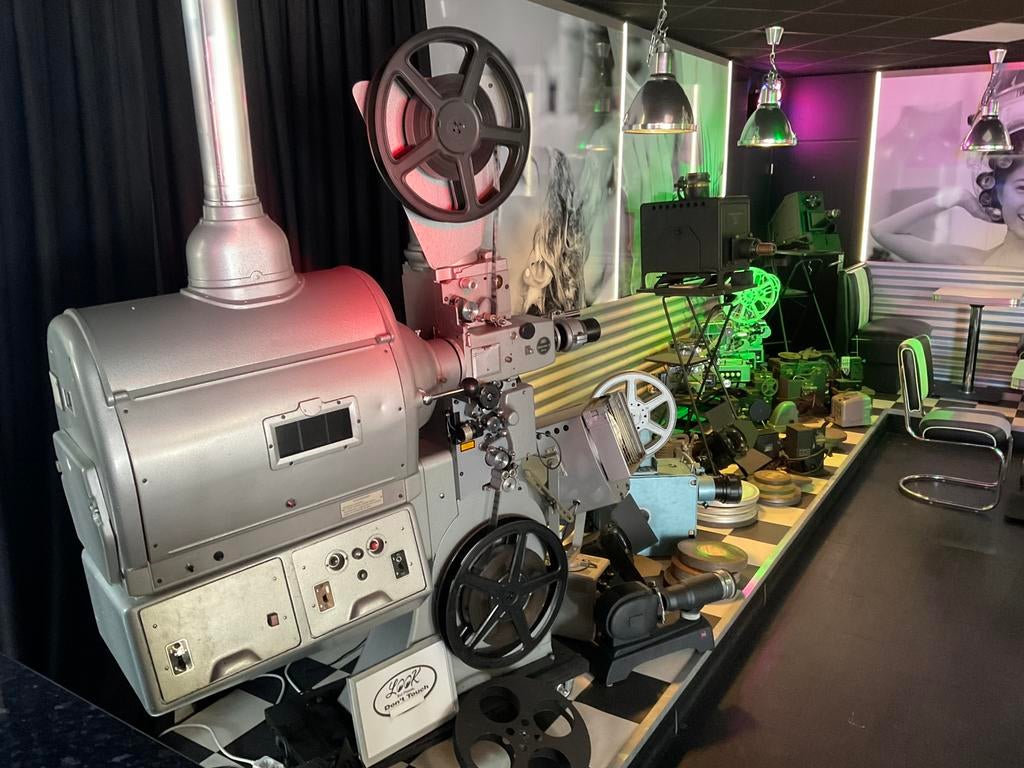 UNIEKE VERZAMELING OUDE BIOSCOOP PROJECTOREN, Ophalen of Verzenden, 1960 tot 1980, Projector