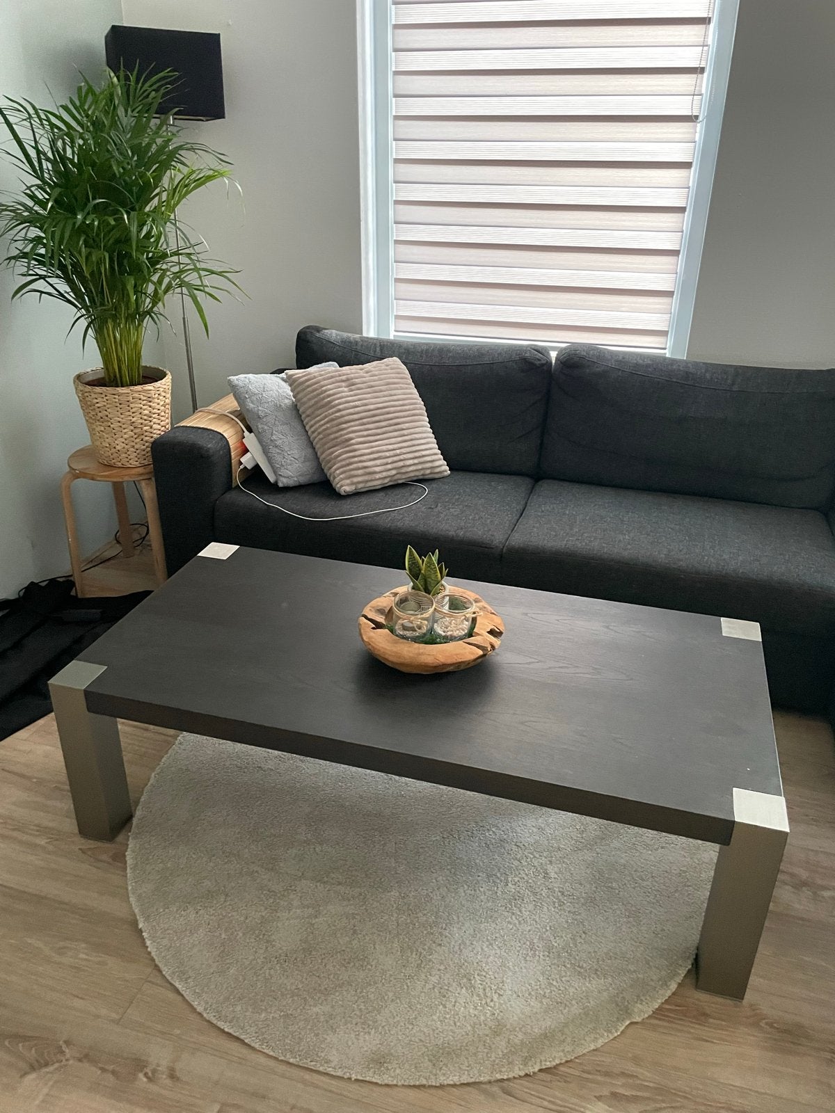 Moderne salontafel, donker hout met metalen poten, Huis en Inrichting, Tafels | Salontafels, Ophalen, Gebruikt, 100 tot 150 cm