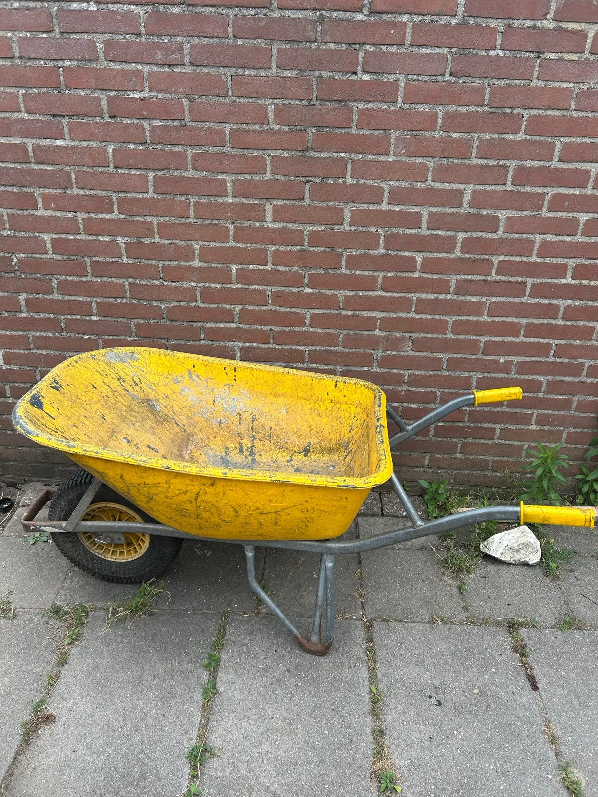 Stevige gele kruiwagen - Merk Fort, Ophalen, Gebruikt, Handmatig, Tweewielig
