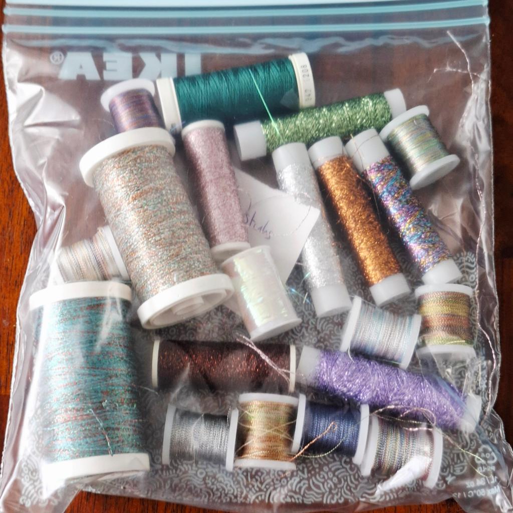 20 klosjes (glitter) borduurgaren, Ophalen of Verzenden, Overige thema's