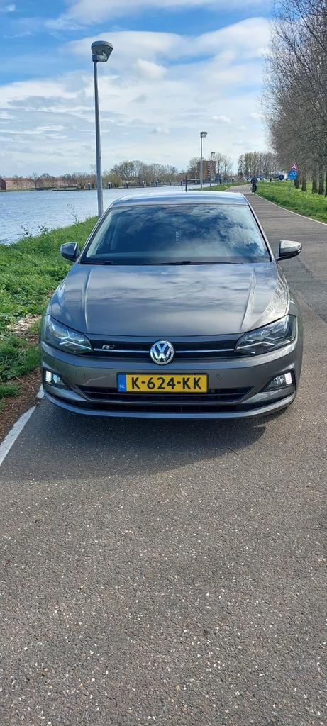 Volkswagen polo 1.0 TSI Comfortline Business Bouwjaar 2021., Auto's, Leder en Stof, Handgeschakeld, Grijs, 999 cc