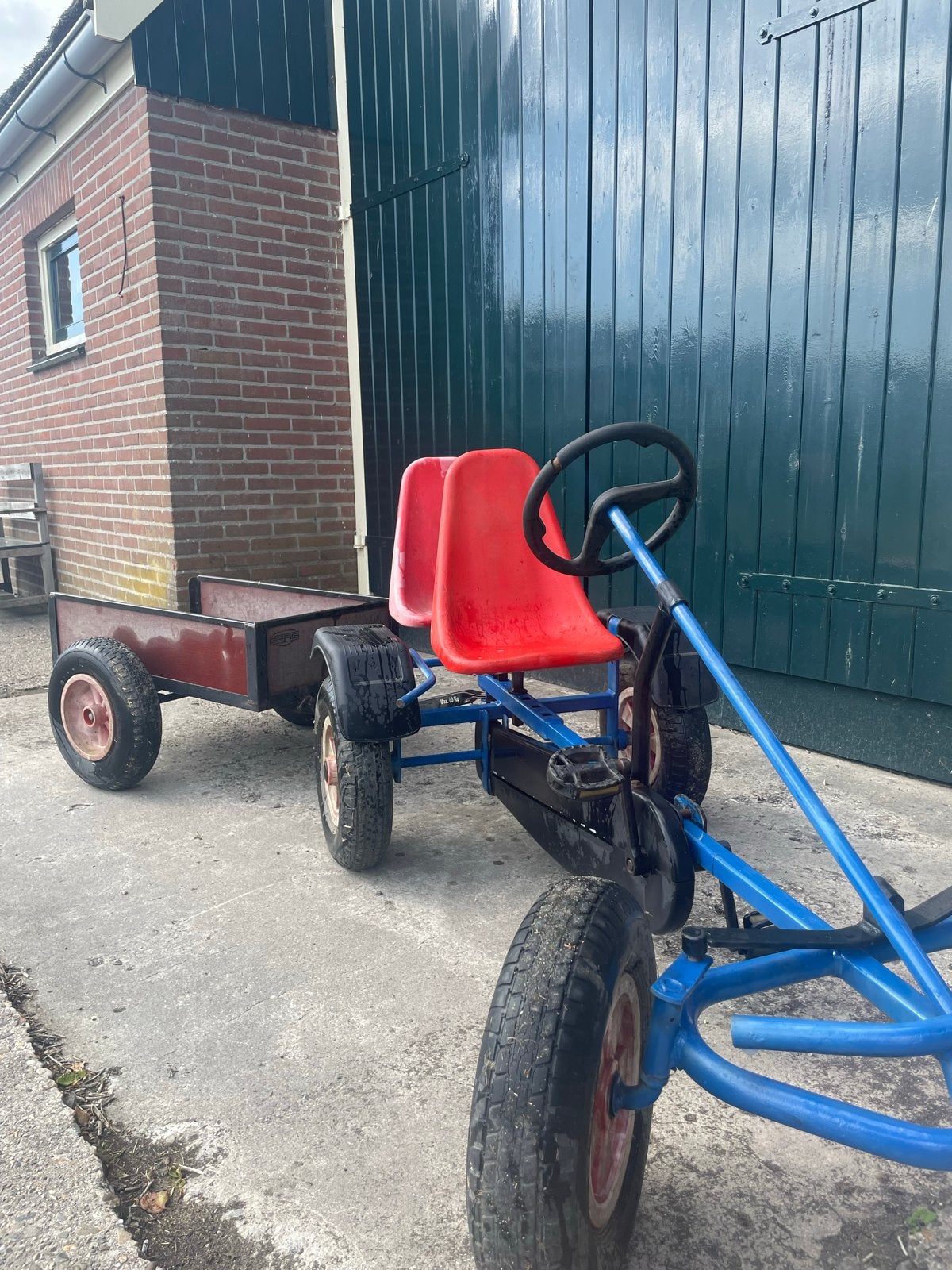 Berg skelter met aanhanger - Nette staat, Kinderen en Baby's, Speelgoed | Buiten | Skelters, Ophalen, Gebruikt, Berg, Met kar of aanhanger
