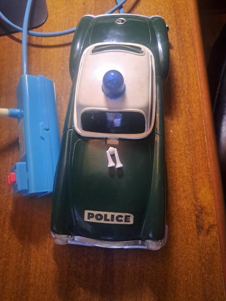 Vintage poltie auto, Hobby en Vrije tijd, Modelauto's | 1:24, Ophalen of Verzenden, Gebruikt, Overige merken