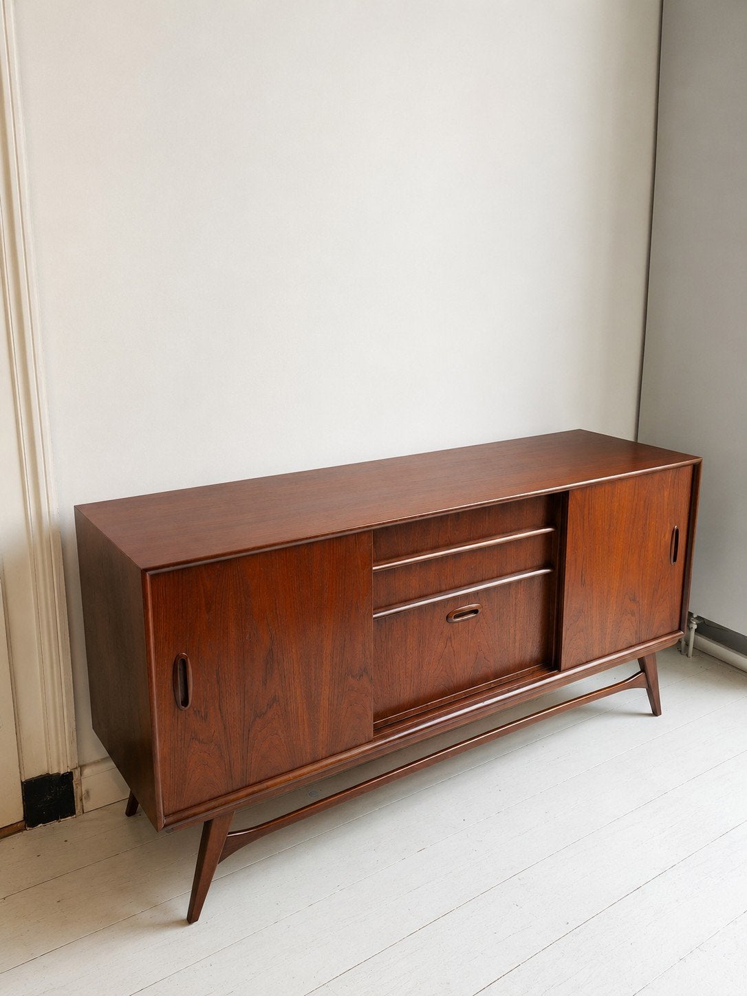 Vintage dressoir - refurbished, Huis en Inrichting, Kasten | Dressoirs, Ophalen, 150 tot 200 cm, Teakhout, Scandinavisch