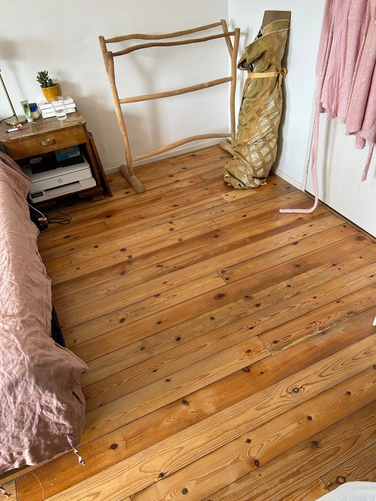 Grenen houten vloer, ca. 27 m2, zelf demonteren, Doe-het-zelf en Verbouw, Ophalen, Gebruikt, Vloerdelen of -planken, 10 m² of meer