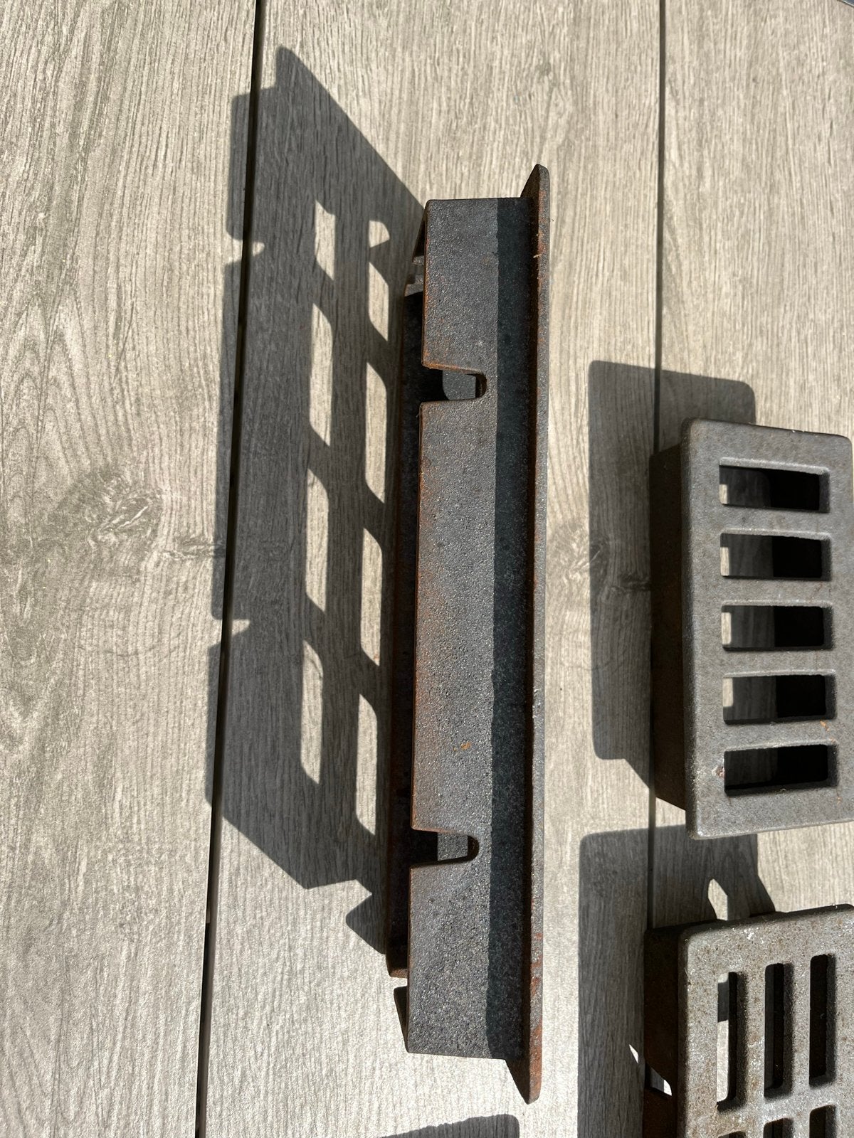 Gietijzeren ventilatieroosters - Nieuw en geschilderd, Ophalen, Gebruikt