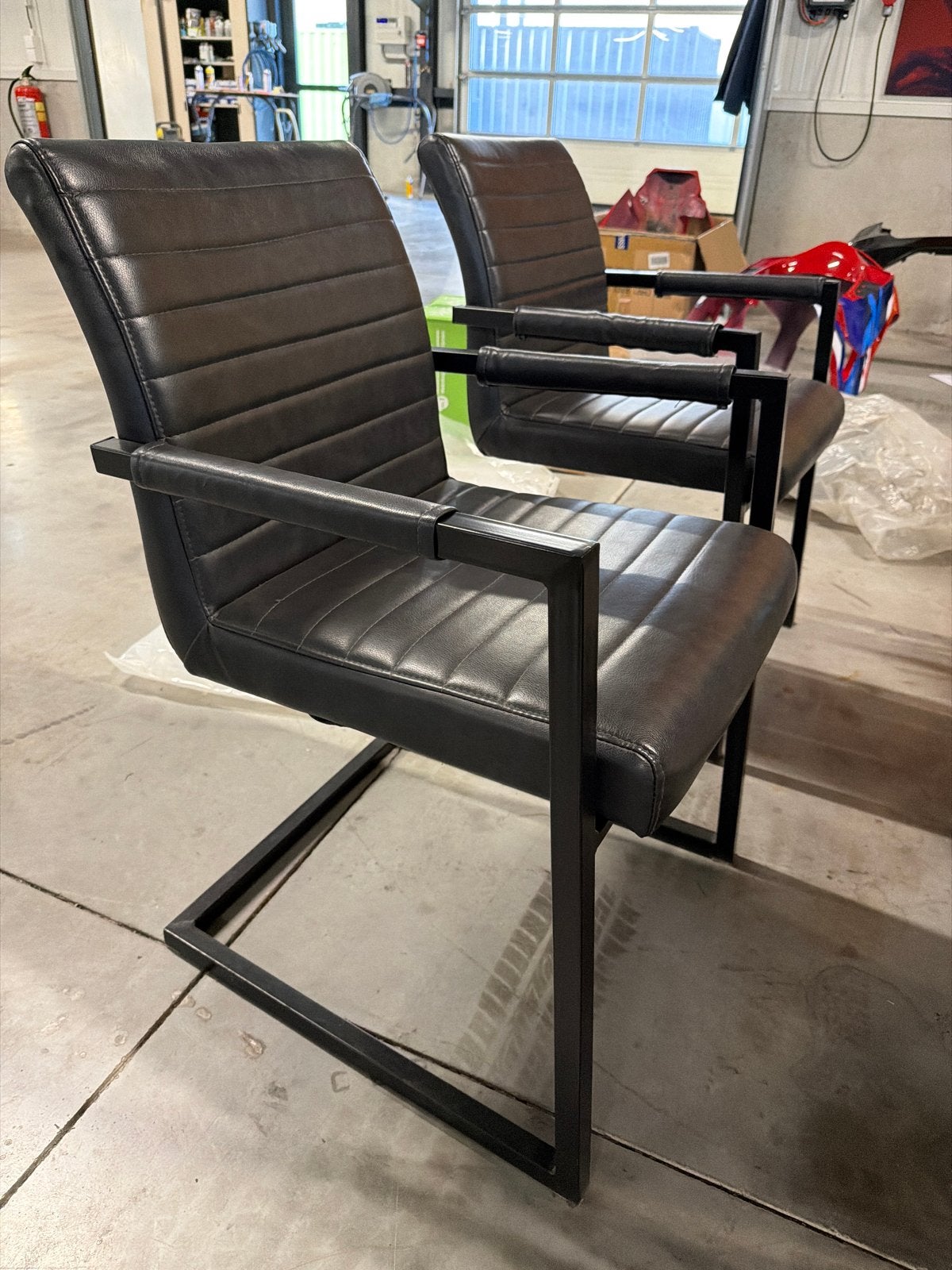 4 stalen eetkamerstoelen, eventueel met tafel, Ophalen, Gebruikt, Post, Vier