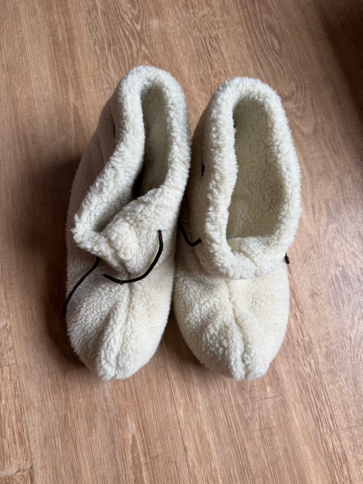 Comfortabele Witte Pantoffels - Maat 46, Ophalen of Verzenden, Zo goed als nieuw, Wit, Pantoffels of Sloffen