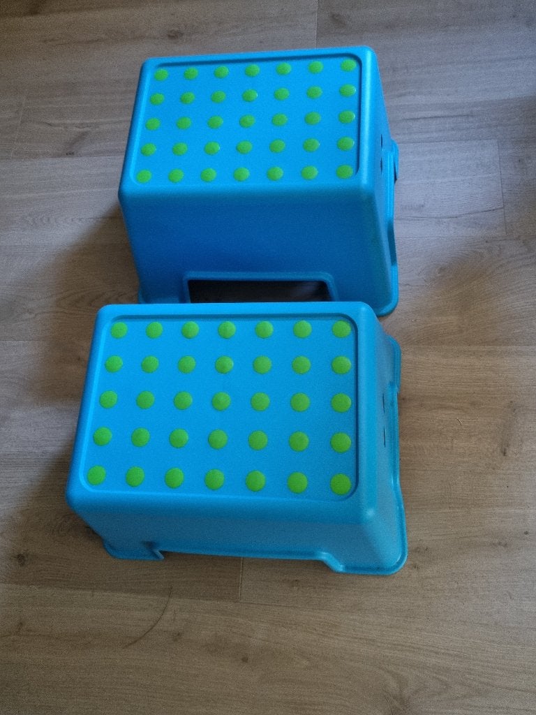 2x opstapje, Ophalen, Zo goed als nieuw, Kunststof
